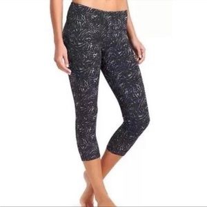 Athleta Woman's Sz S Zebra Print Chaturanga Workout Capris Black and White